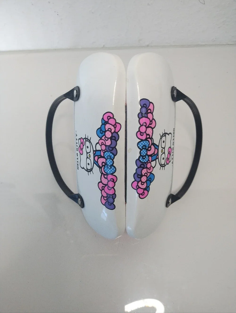 Officially licensed Sanrio Hello Kitty hard-shell hardshell eyeglass case